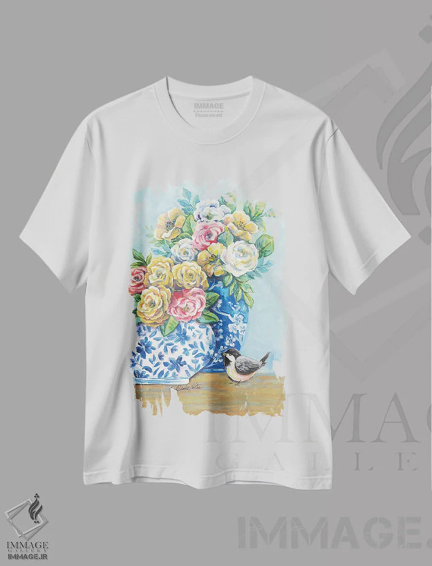 تیشرت سفید طرح دار گلدان های چینی آبی و سفید، شینوازری اثر دایان کاتر | فروشگاه ایماژ