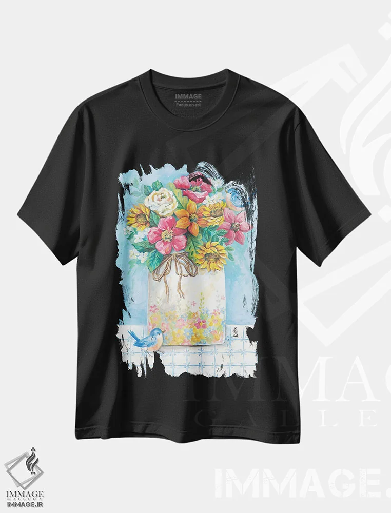 تیشرت مشکی طرح دار گلدان گلدار، دکور معاصر اثر دایان کاتر | فروشگاه ایماژ