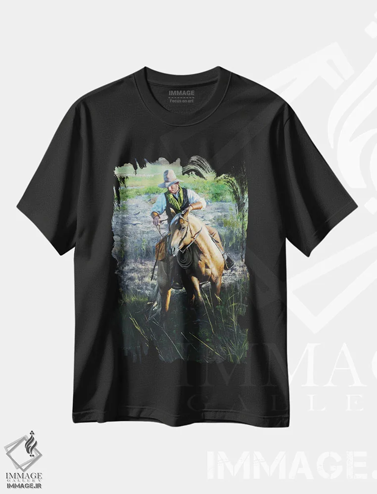 تیشرت مشکی طرح دار اینجا و آنجا، تزئینی اثر دیوید ادوارد کوسرا | immage.ir