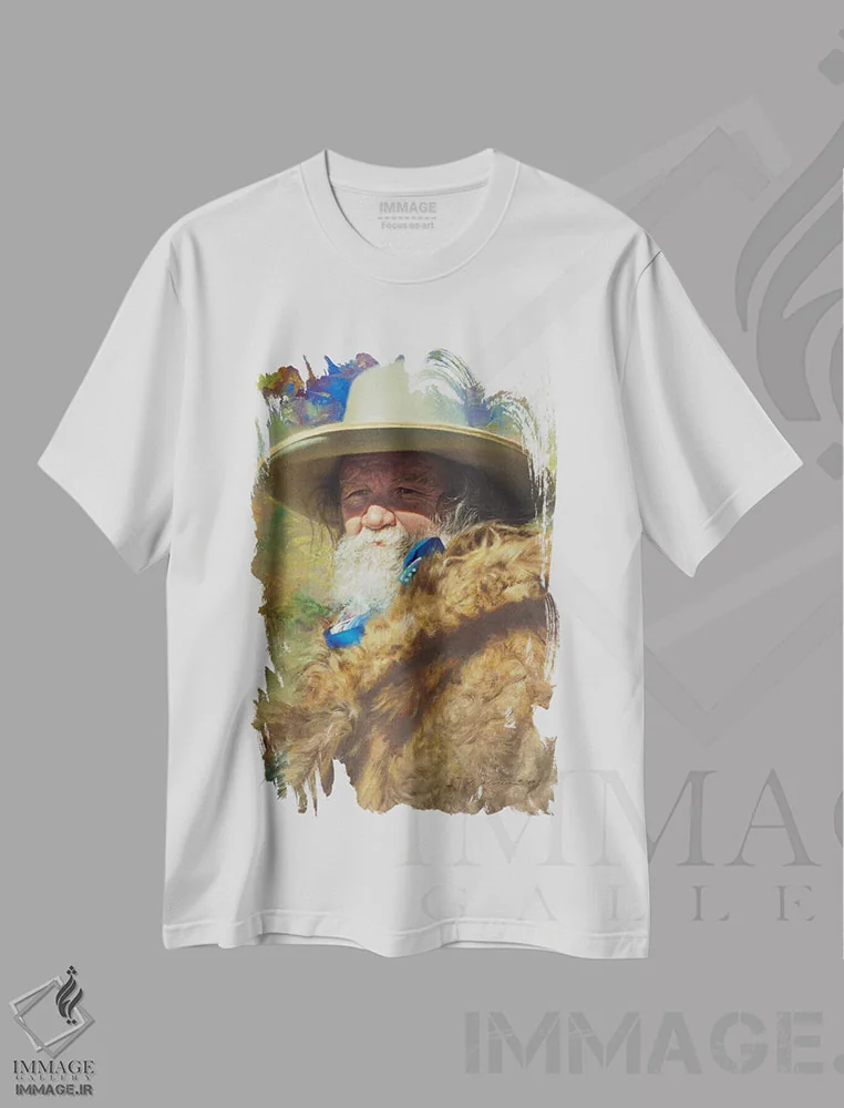 تیشرت سفید طرح دار سفیر دشت های مرتفع، تزئینی اثر دیوید ادوارد کوسرا | فروشگاه ایماژ