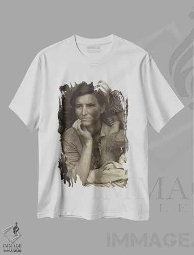 تیشرت سفید طرح دار مادر مهاجر، نیپومو، کالیفرنیا، آمریکا، عکاسی فیگوراتیو اثر دوروتیا لنگ | فروشگاه ایماژ