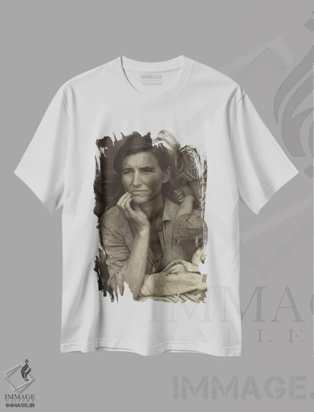 تیشرت سفید طرح دار مادر مهاجر، نیپومو، کالیفرنیا، آمریکا، عکاسی فیگوراتیو اثر دوروتیا لنگ | فروشگاه ایماژ