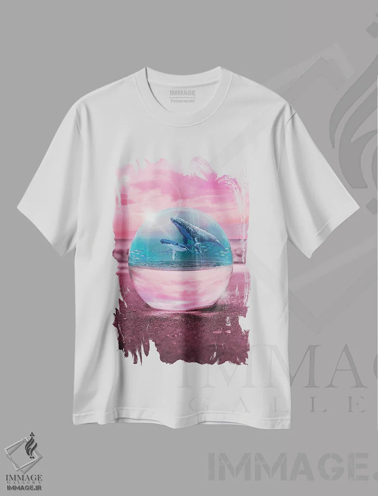 تیشرت سفید طرح دار تماشای نهنگ در ساحل بلورین، عکاسی ترکیبی اثر دیوید لوبلاو | immage.ir