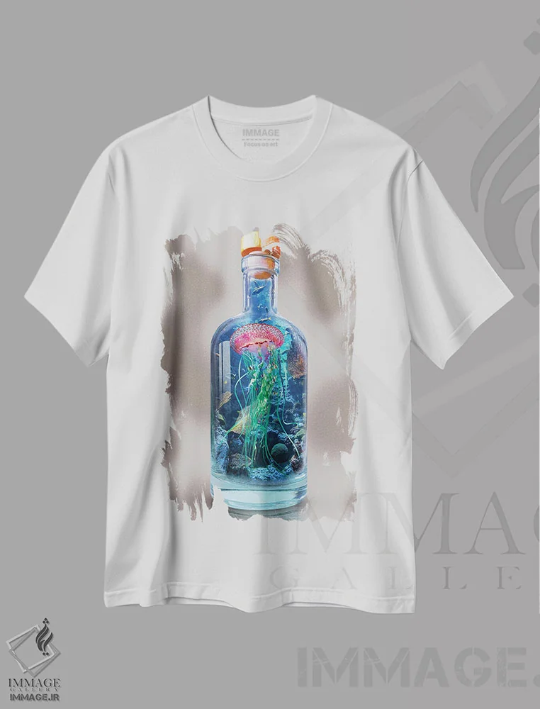 تیشرت سفید طرح دار عروس دریایی درون بطری، هنر دیجیتال اثر دیوید لوبلاو | immage.ir