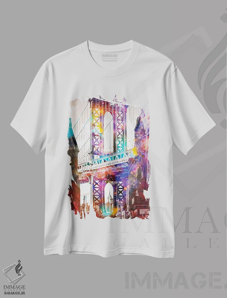 تیشرت سفید طرح دار سفر در زمان روی پل بروکلین، هنر دیجیتال اثر دیوید لوبلاو | immage.ir