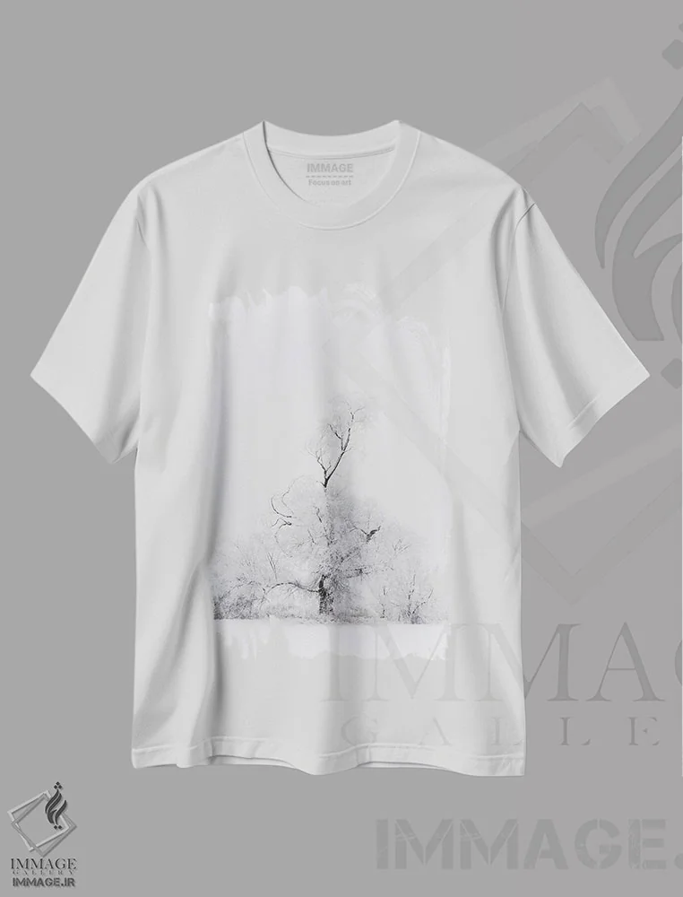 تیشرت سفید طرح دار درخت روح، مدیوم اثر داستین لِفور | immage.ir
