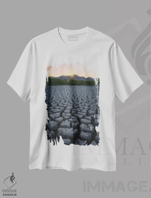 تیشرت سفید طرح دار زمین ترک خورده، مدیوم اثر داستین لِفور | فروشگاه ایماژ