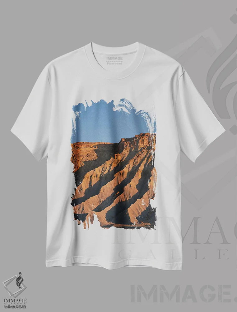 تیشرت سفید طرح دار مسا با ماه کامل، مدیوم اثر داستین لِفور | immage.ir