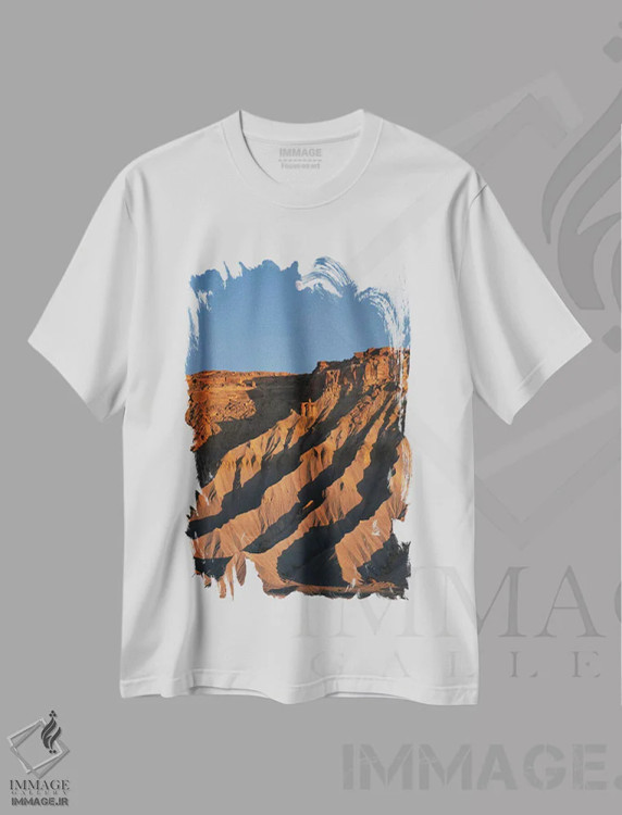 تیشرت سفید طرح دار مسا با ماه کامل، مدیوم اثر داستین لِفور | immage.ir