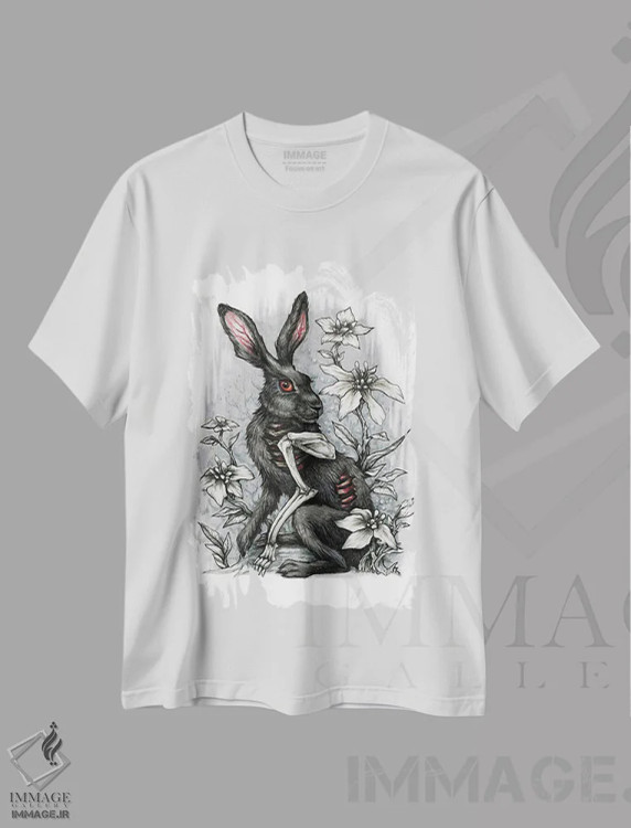 تیشرت سفید طرح دار جنگجو، دکوراسیون جایگزین اثر دیانا لوین | immage.ir