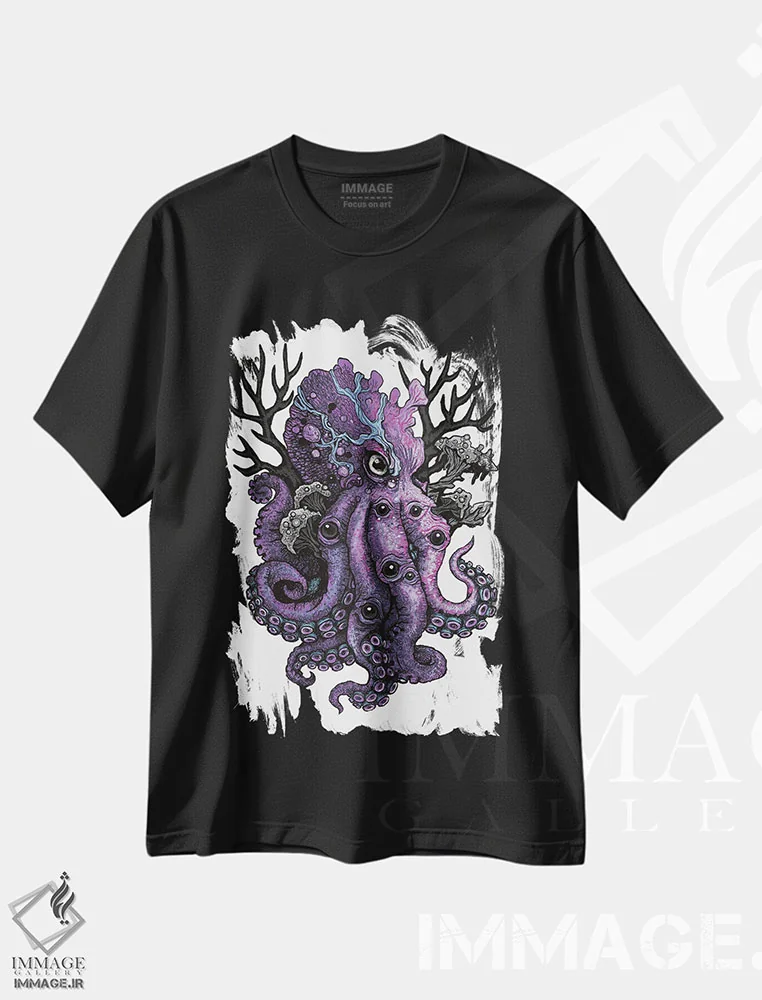 تیشرت مشکی طرح دار بزرگ تر، دکوراسیون جایگزین اثر دیانا لوین | immage.ir