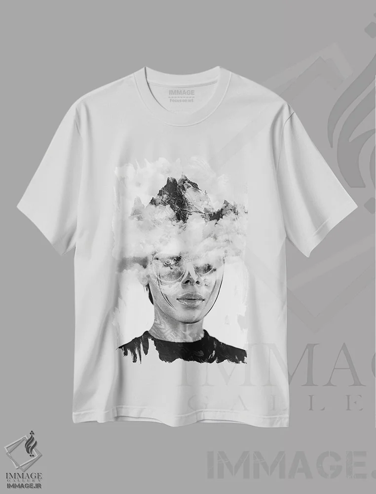 تیشرت سفید طرح دار زن و کوه او، هنر دیجیتال اثر دانیلو د آلکساندریا | immage.ir