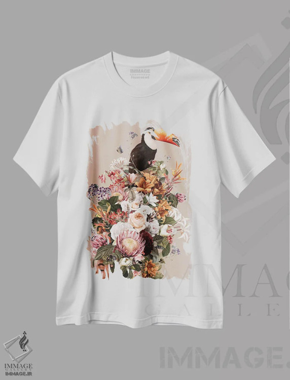 تیشرت سفید طرح دار زنِ گلدار I، دکور معاصر اثر دانیلو د آلکساندریا | فروشگاه ایماژ