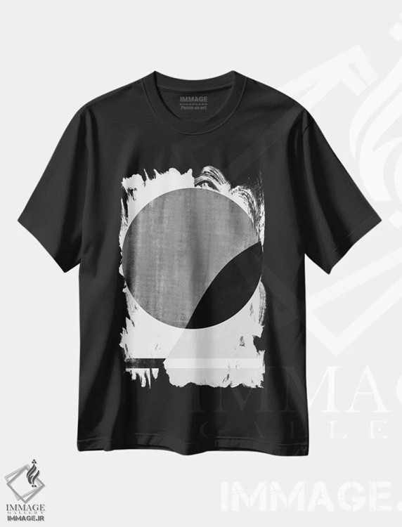 تیشرت مشکی طرح دار فرم انتزاعی ماه سیاه اثر دانیلو د آلکساندریا | immage.ir