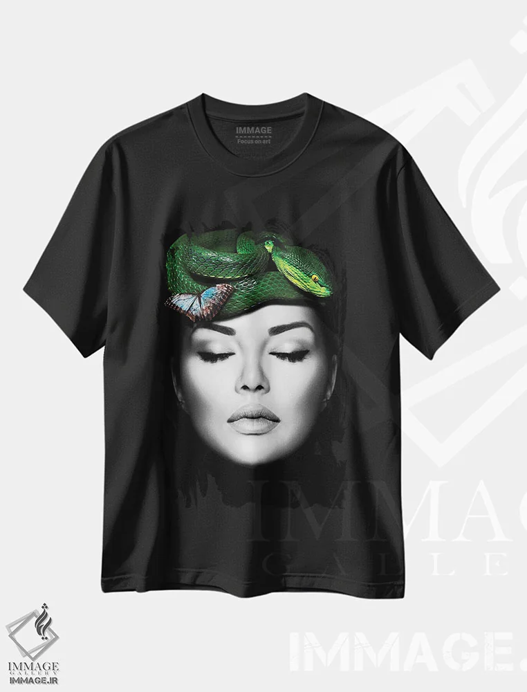 تیشرت مشکی طرح دار زن با مار سبز، هنر دیجیتال اثر دانیلو د آلکساندریا | فروشگاه ایماژ