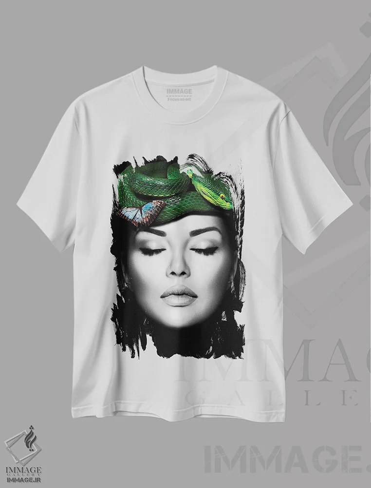 تیشرت سفید طرح دار زن با مار سبز، هنر دیجیتال اثر دانیلو د آلکساندریا | immage.ir