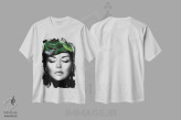 تیشرت سفید طرح دار زن با مار سبز، هنر دیجیتال اثر دانیلو د آلکساندریا | immage.ir
