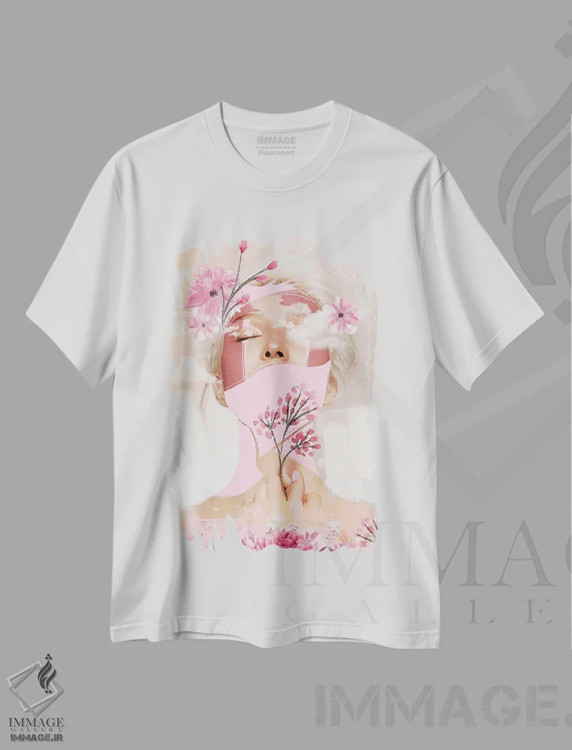 تیشرت سفید طرح دار زن با گل های صورتی، هنر دیجیتال اثر دانیلو د آلکساندریا | immage.ir