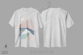 تیشرت سفید طرح دار رنگ پاستلی یک اثر دانیلو د آلکساندریا | immage.ir