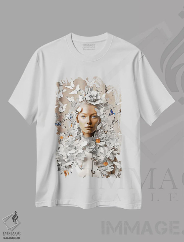تیشرت سفید طرح دار زن با گل ها و پروانه های سفید، هنر دیجیتال اثر دانیلو د آلکساندریا | فروشگاه ایماژ