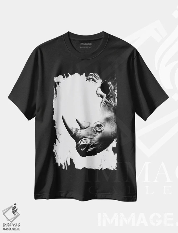 تیشرت مشکی طرح دار کرگدن به سبک مینیمالیستی، عکاسی سیاه و سفید اثر دانیلو د آلکساندریا | فروشگاه ایماژ