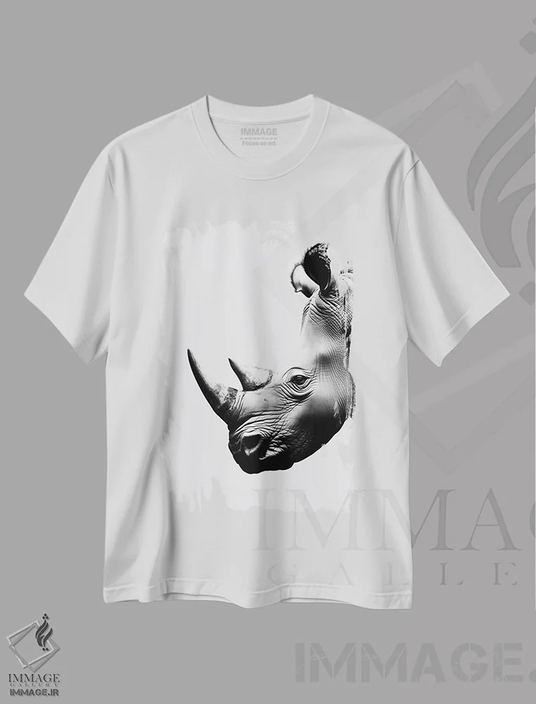 تیشرت سفید طرح دار کرگدن به سبک مینیمالیستی، عکاسی سیاه و سفید اثر دانیلو د آلکساندریا | immage.ir
