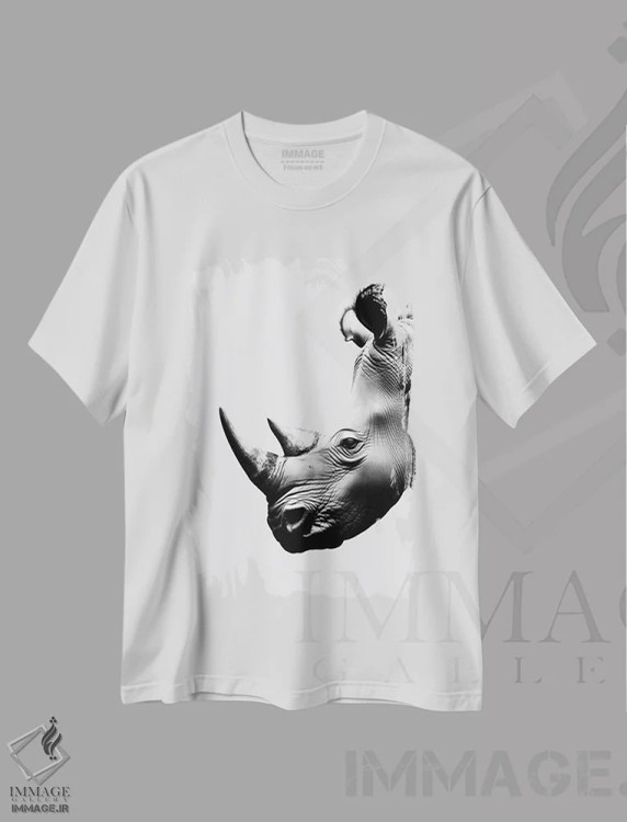 تیشرت سفید طرح دار کرگدن به سبک مینیمالیستی، عکاسی سیاه و سفید اثر دانیلو د آلکساندریا | immage.ir