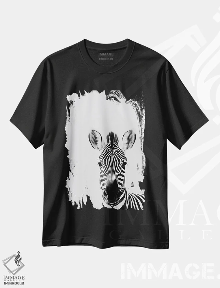 تیشرت مشکی طرح دار گورخر به سبک مینیمالیستی، عکاسی سیاه و سفید اثر دانیلو د آلکساندریا | فروشگاه ایماژ