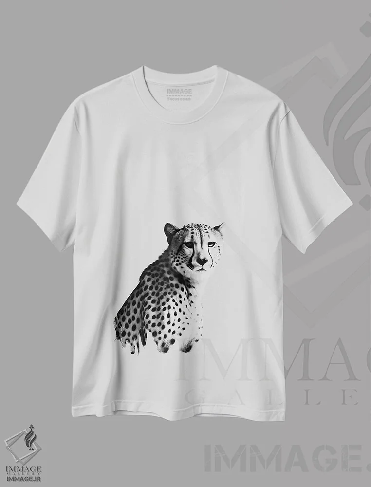 تیشرت سفید طرح دار یوزپلنگ به سبک مینیمالیستی، عکاسی سیاه و سفید اثر دانیلو د آلکساندریا | فروشگاه ایماژ