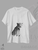 تیشرت سفید طرح دار یوزپلنگ به سبک مینیمالیستی، عکاسی سیاه و سفید اثر دانیلو د آلکساندریا | فروشگاه ایماژ