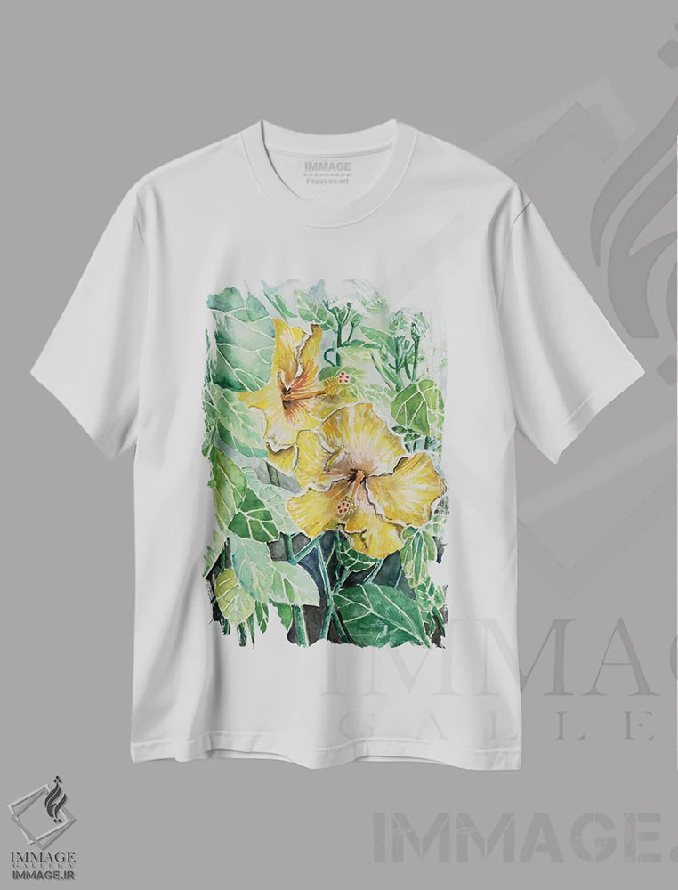 تیشرت سفید طرح دار گل های هیبیسکوس گرمسیری، دکور معاصر اثر درک مک کری | immage.ir