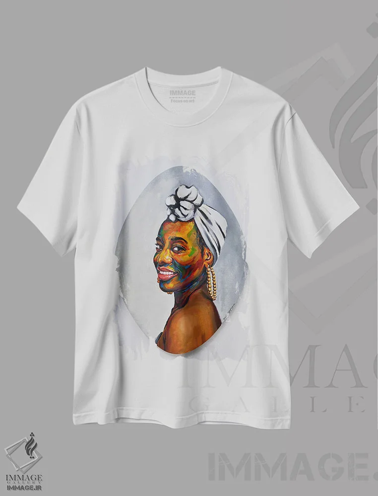 تیشرت سفید طرح دار انییانVII، هنر آمریکایی آفریقایی تبار اثر دامولا آیگبایو | فروشگاه ایماژ