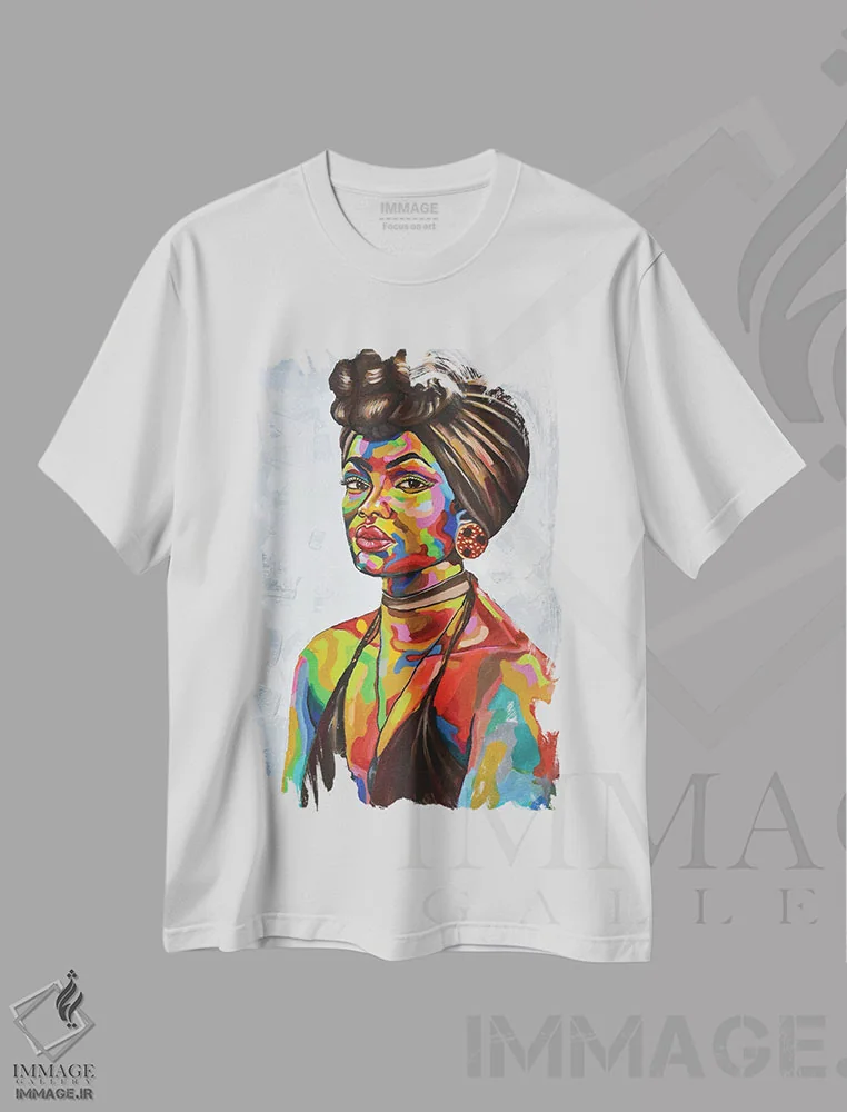 تیشرت سفید طرح دار دختر آفریقایی، دکور آفریقایی اثر دامولا آیگبایو | فروشگاه ایماژ