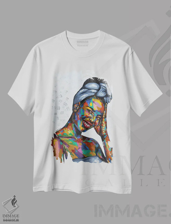 تیشرت سفید طرح دار هدف از وجود V، هنر آمریکایی آفریقایی تبار اثر دامولا آیگبایو | immage.ir