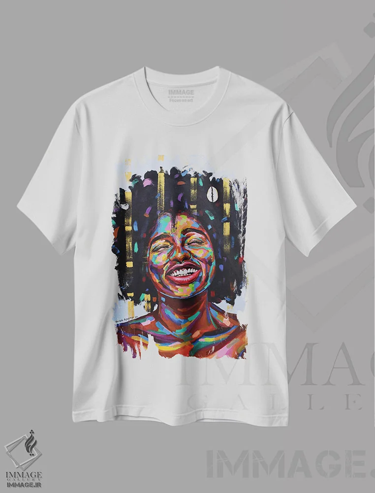 تیشرت سفید طرح دار علی رغم همه موانع IV، هنر آمریکایی آفریقایی تبار اثر دامولا آیگبایو | فروشگاه ایماژ