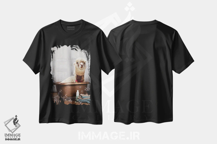 تیشرت مشکی طرح دار لاما در وان حمام، هنر دیجیتال اثر دومونیک براون | فروشگاه ایماژ