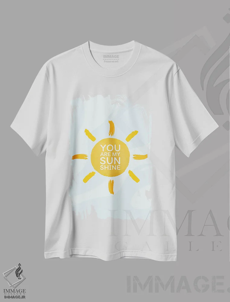 تیشرت سفید طرح دار تو نور آفتاب منی، هنر دیجیتال اثر دومونیک براون | immage.ir