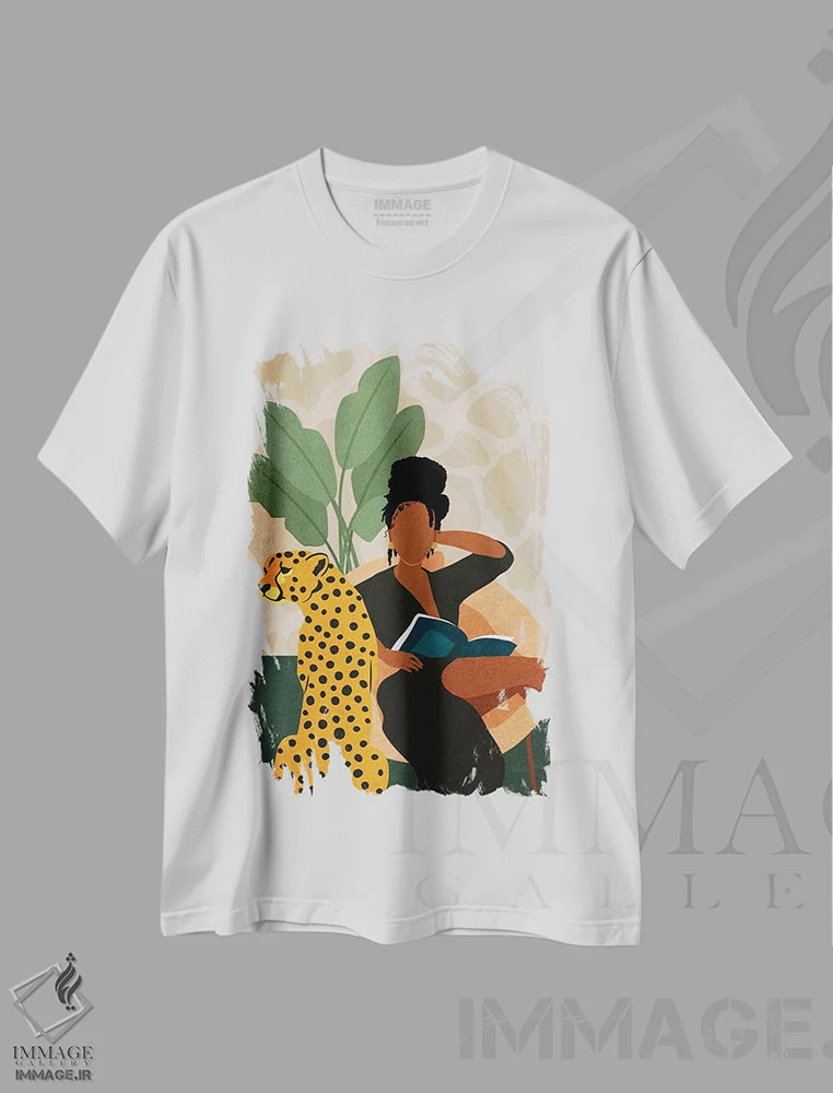 تیشرت سفید طرح دار در خانه بمان شماره ۱، هنر آمریکایی آفریقایی تبار اثر دومونیک براون | immage.ir