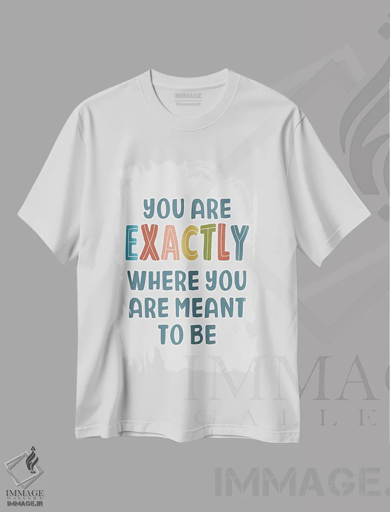 تیشرت سفید طرح دار قَدَر مقدر شده، تایپوگرافی اثر دلورس ناسکرنت | فروشگاه ایماژ