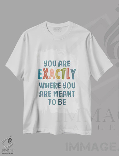 تیشرت سفید طرح دار قَدَر مقدر شده، تایپوگرافی اثر دلورس ناسکرنت | فروشگاه ایماژ