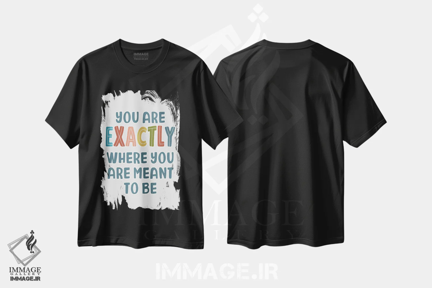 تیشرت مشکی طرح دار قَدَر مقدر شده، تایپوگرافی اثر دلورس ناسکرنت | immage.ir