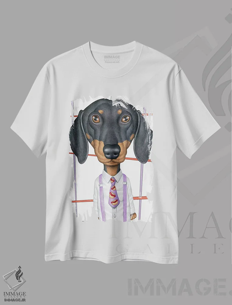 تیشرت سفید طرح دار داشهوند با کراوات و خط خطی روی زمینه سفید، تزئینی اثر دنی گوردون | immage.ir