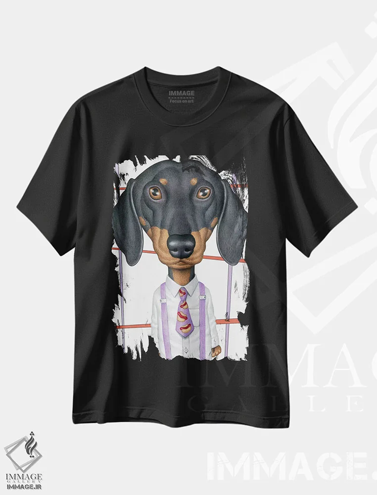 تیشرت مشکی طرح دار داشهوند با کراوات و خط خطی روی زمینه سفید، تزئینی اثر دنی گوردون | فروشگاه ایماژ