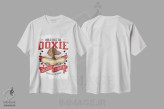تیشرت سفید طرح دار داشهوند در ماشین هات داگ آمریکا، هنر دیجیتال اثر دنی گوردون | immage.ir