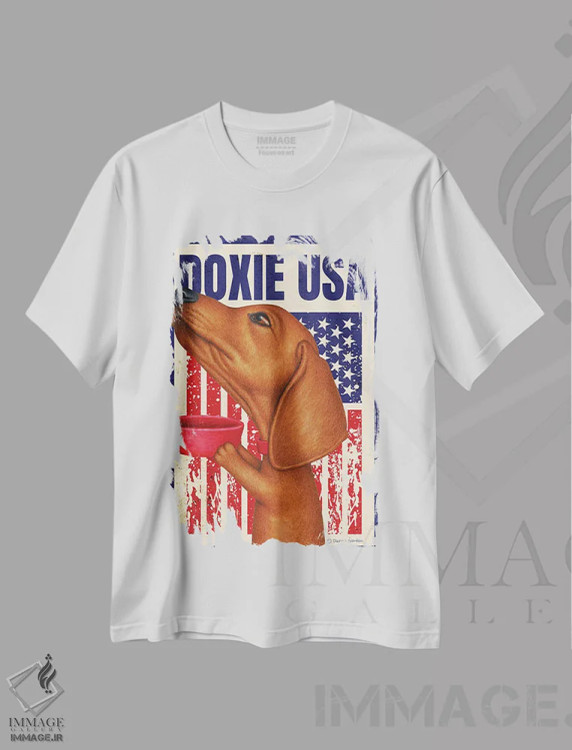 تیشرت سفید طرح دار داشهوند با کاسه قرمز و پرچم آمریکا، هنر دیجیتال اثر دنی گوردون | immage.ir
