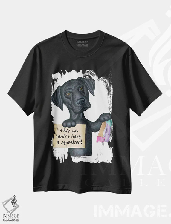 تیشرت مشکی طرح دار لابرادور مشکی با کفش جویده شده، هنر دیجیتال اثر دنی گوردون | فروشگاه ایماژ