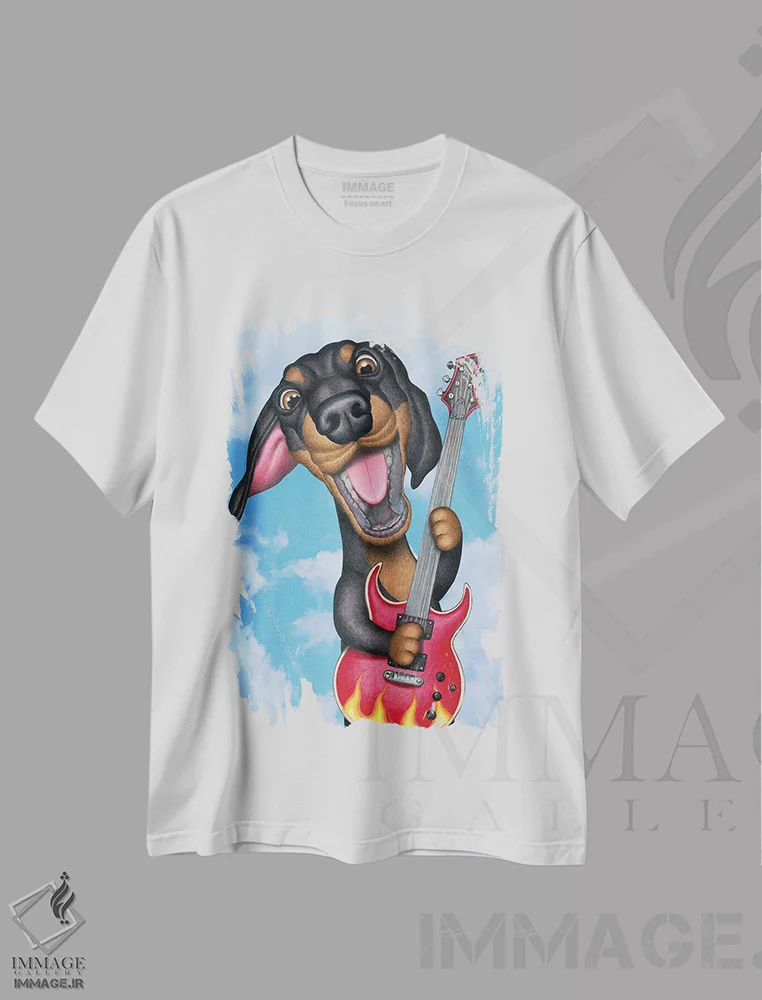 تیشرت سفید طرح دار داشهوند مشکی نوازنده گیتار با پس زمینه آسمان، هنر دیجیتال اثر دنی گوردون | فروشگاه ایماژ
