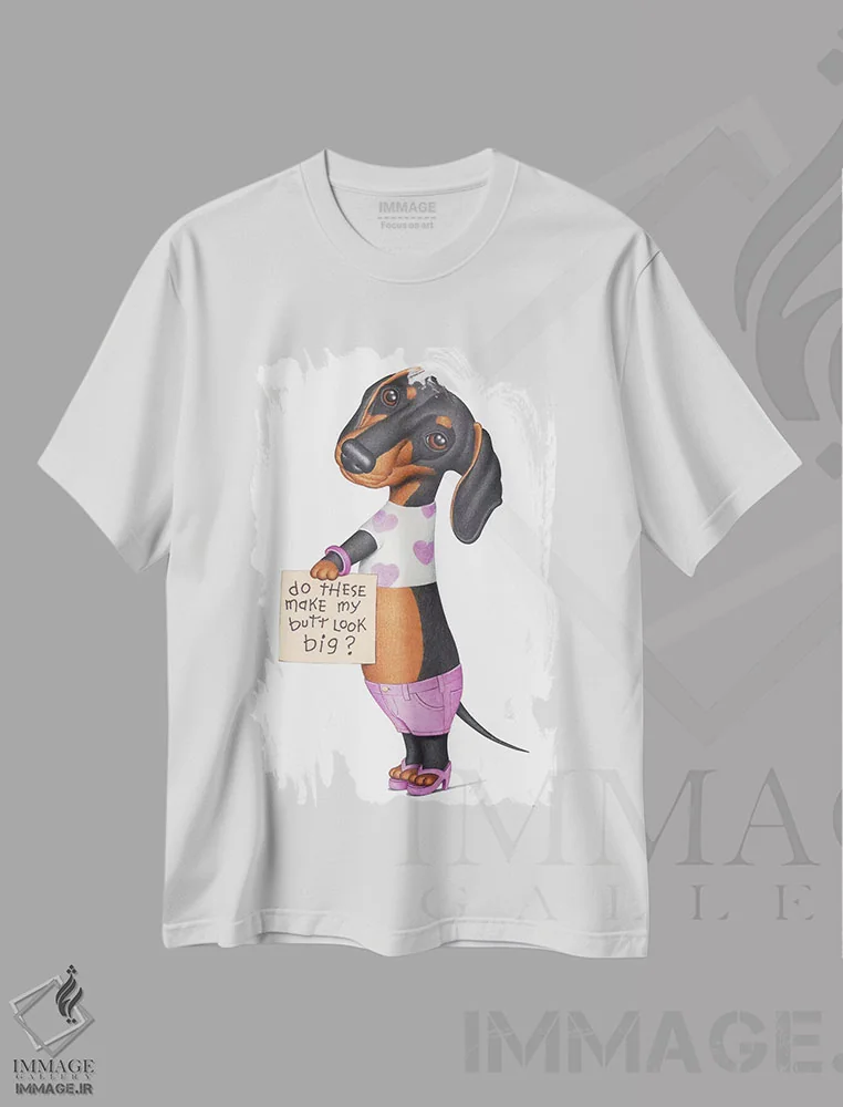 تیشرت سفید طرح دار داشهوند با شلوارک صورتی، تزئینی اثر دنی گوردون | immage.ir