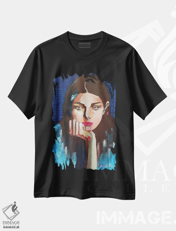 تیشرت مشکی طرح دار پرتره در آبی، مدیوم اثر دوناتلا مارائونی | immage.ir