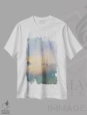 تیشرت سفید طرح دار عصر هشتم، دکور ساحلی اثر دمیتری اولین | immage.ir